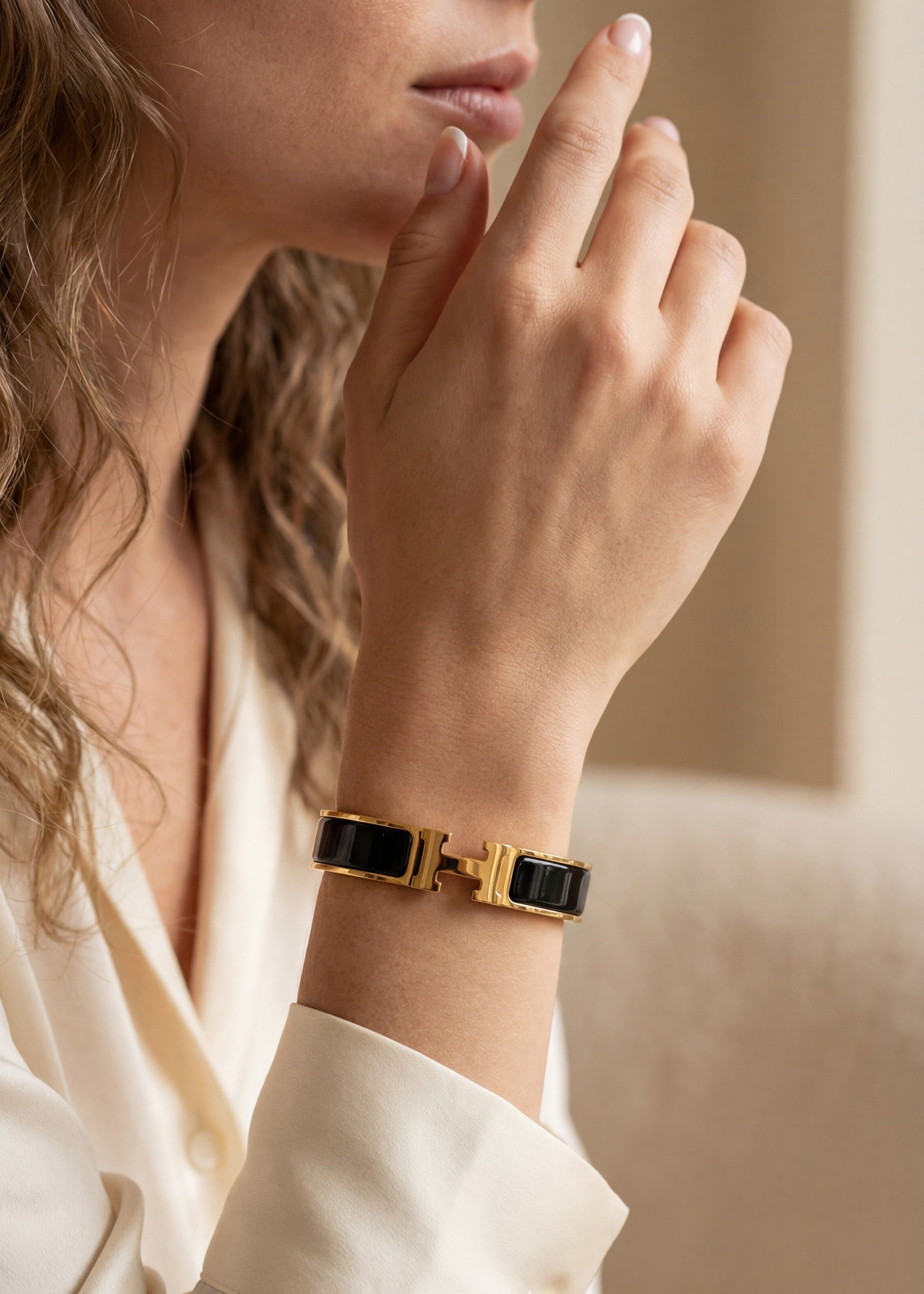 HELYA BRACELET- BLACK
