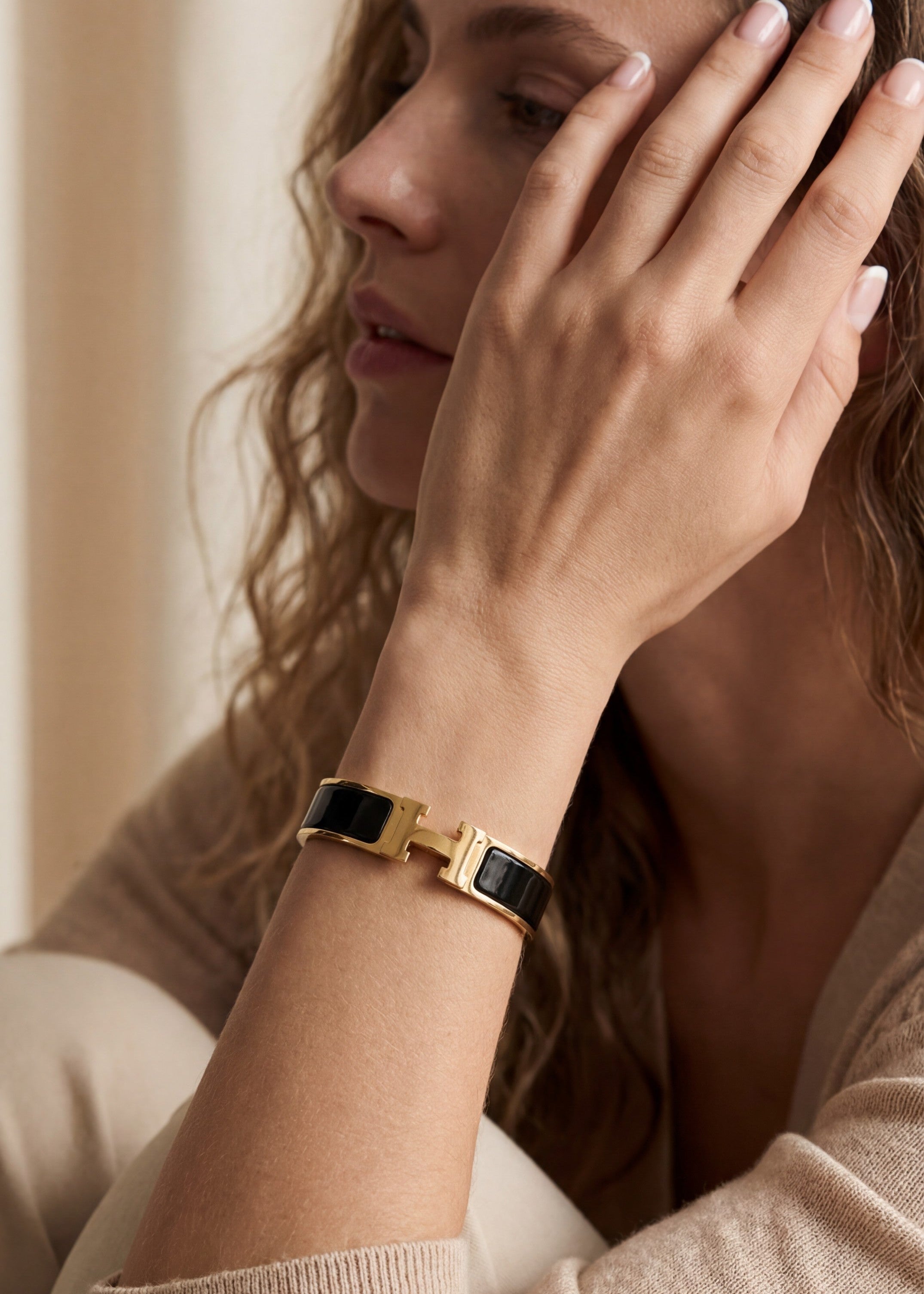 HELYA BRACELET- BLACK